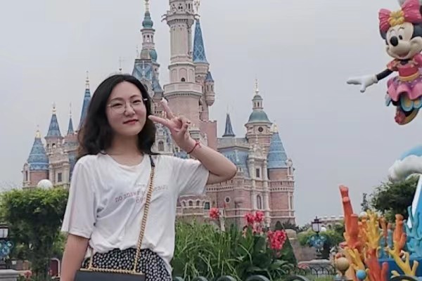 杨婕.jpg